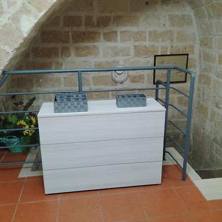 Casa Vacanza Nel Cuore Della Pietra Barletta Exterior foto