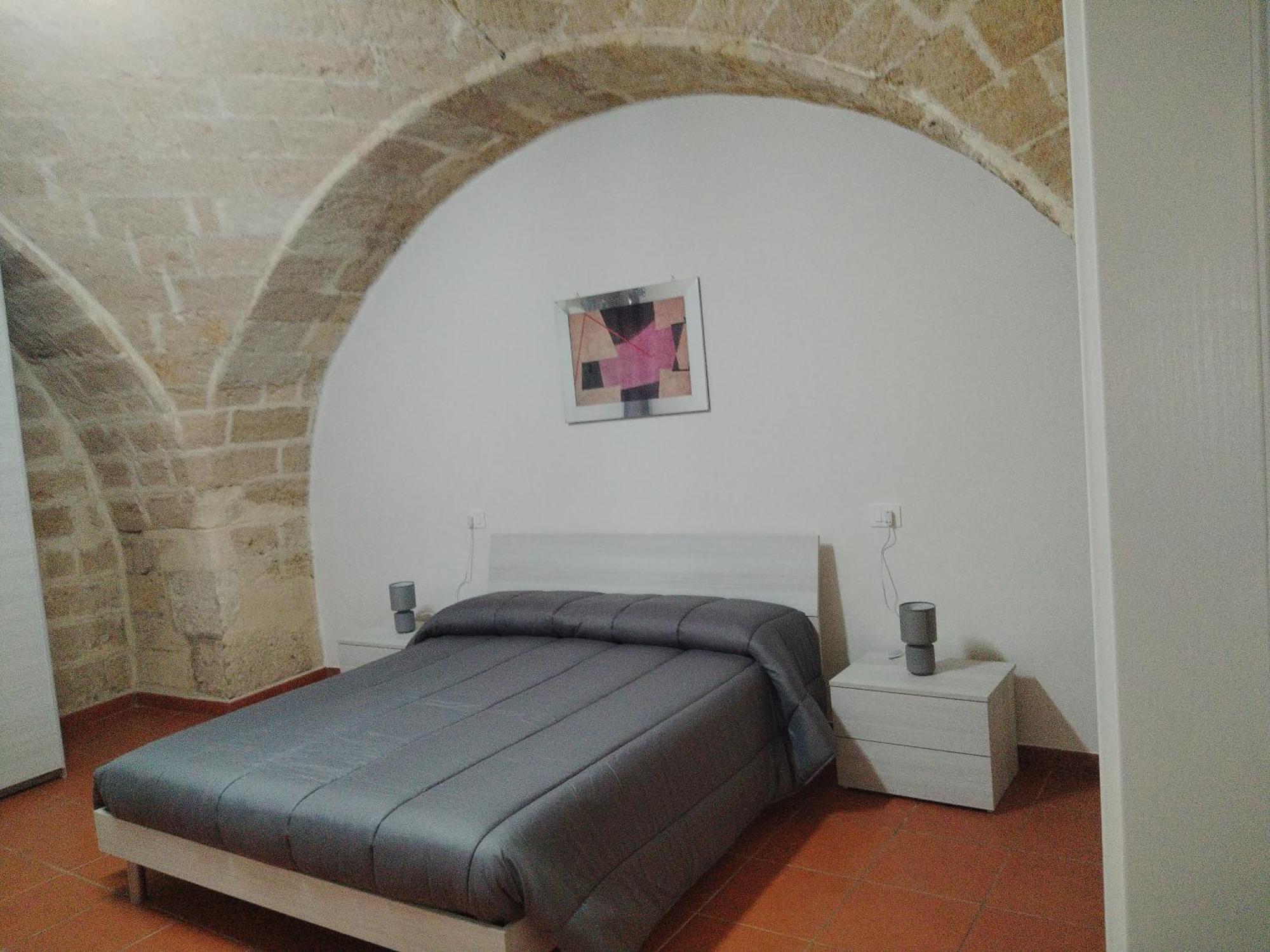 Casa Vacanza Nel Cuore Della Pietra Barletta Exterior foto
