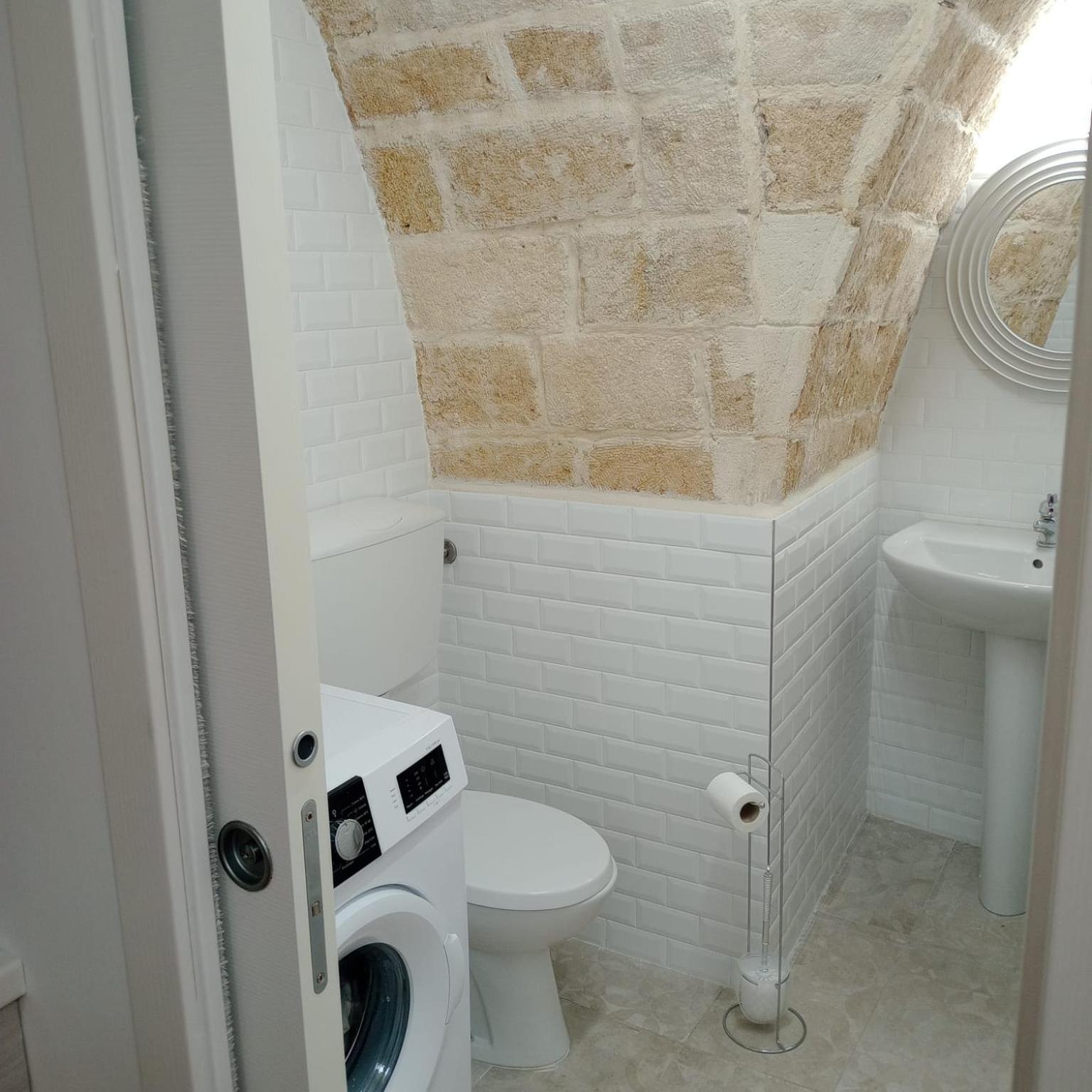 Casa Vacanza Nel Cuore Della Pietra Barletta Exterior foto