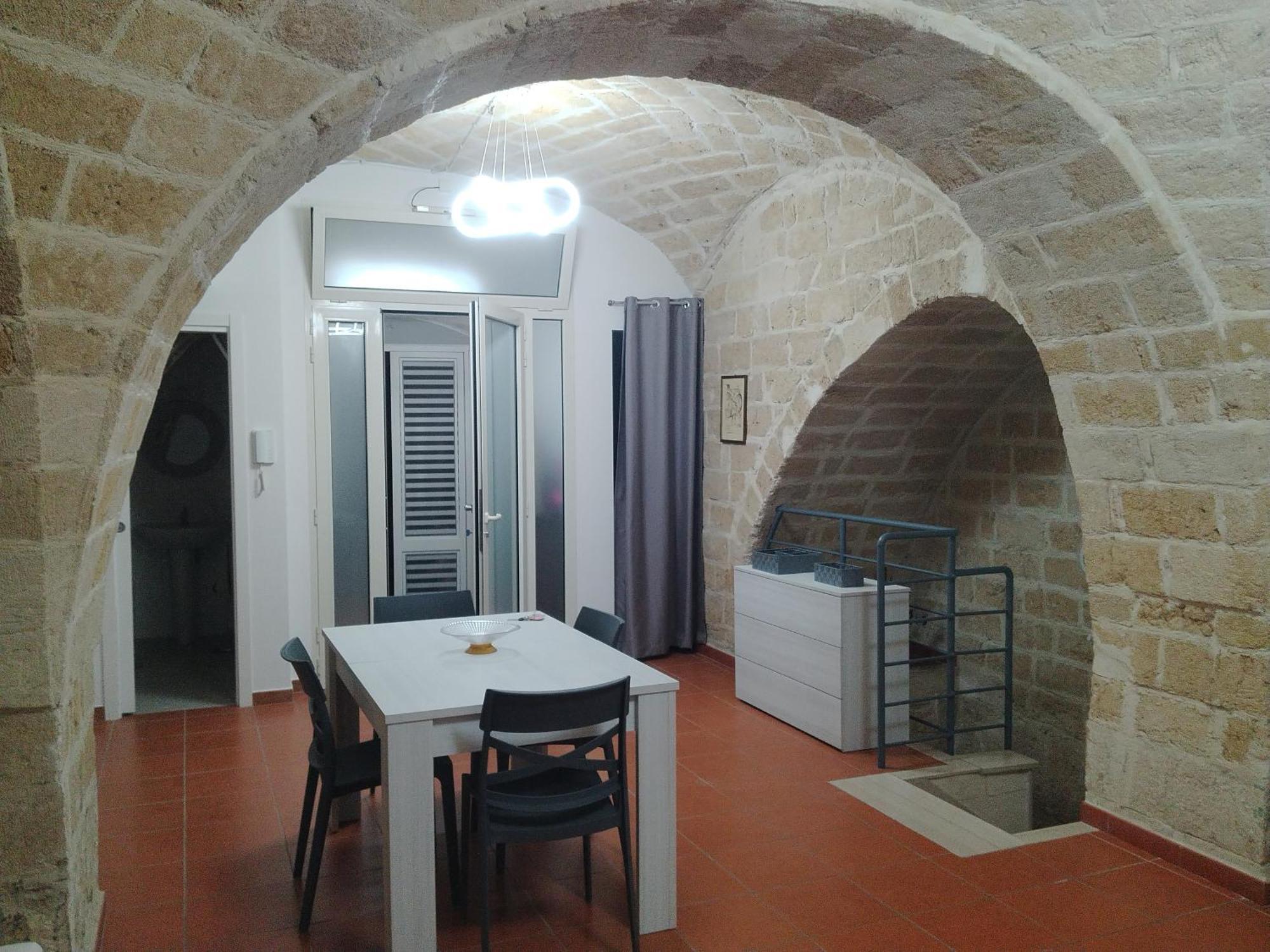 Casa Vacanza Nel Cuore Della Pietra Barletta Exterior foto