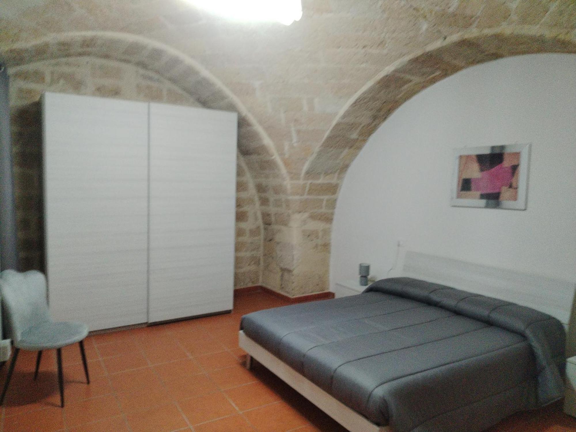 Casa Vacanza Nel Cuore Della Pietra Barletta Exterior foto