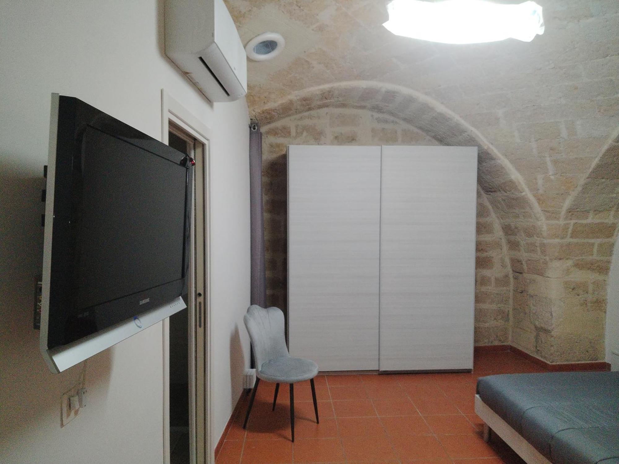 Casa Vacanza Nel Cuore Della Pietra Barletta Exterior foto