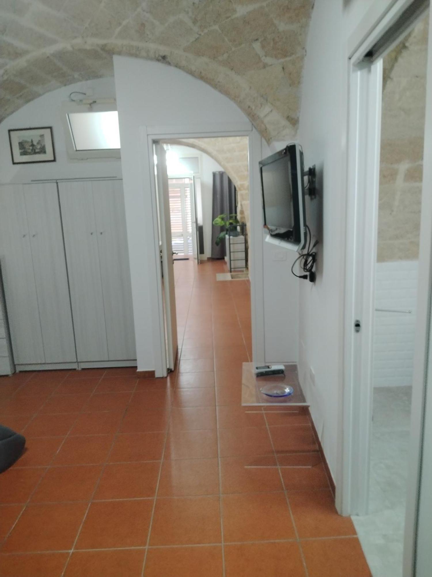 Casa Vacanza Nel Cuore Della Pietra Barletta Exterior foto
