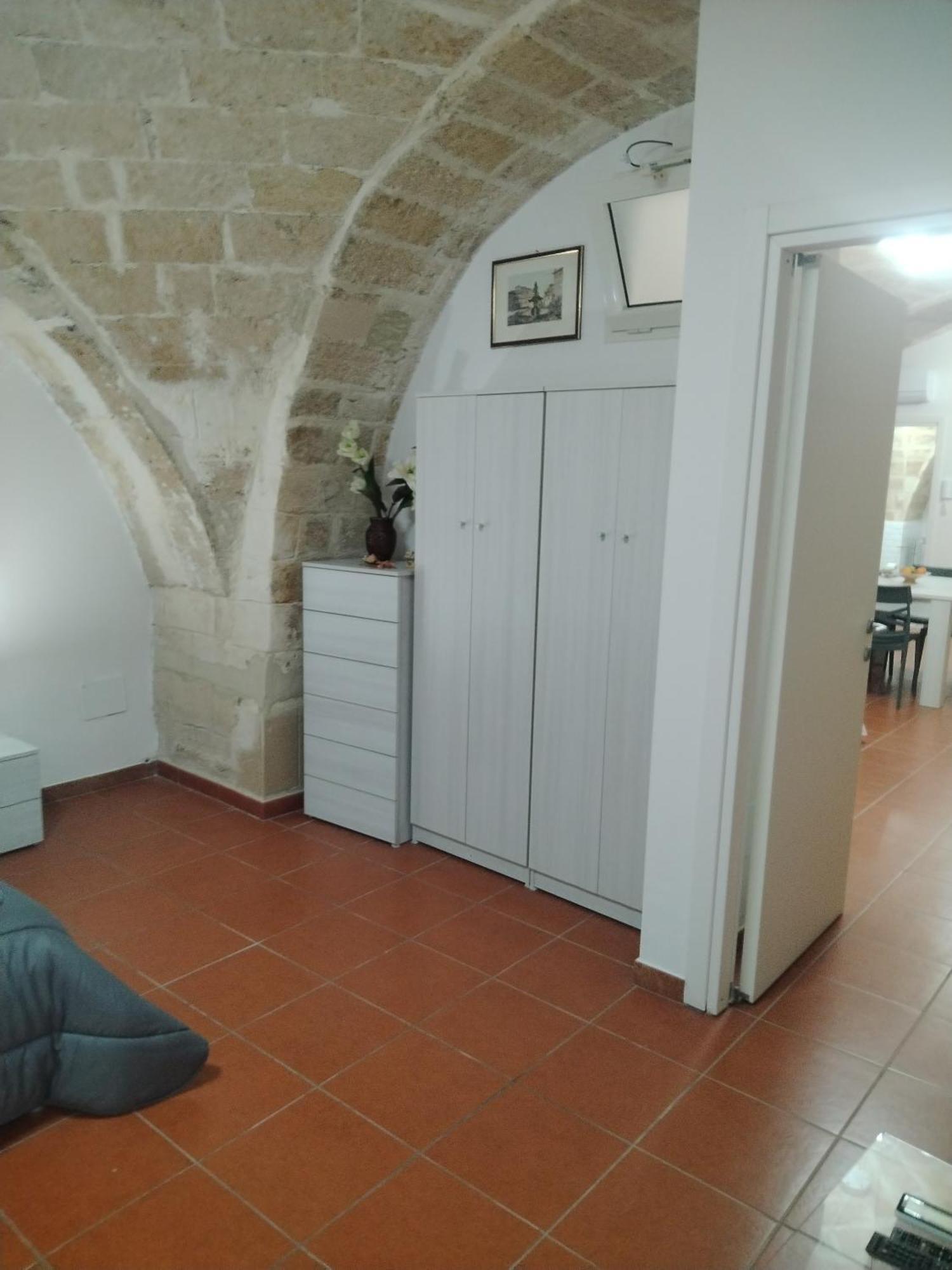Casa Vacanza Nel Cuore Della Pietra Barletta Exterior foto
